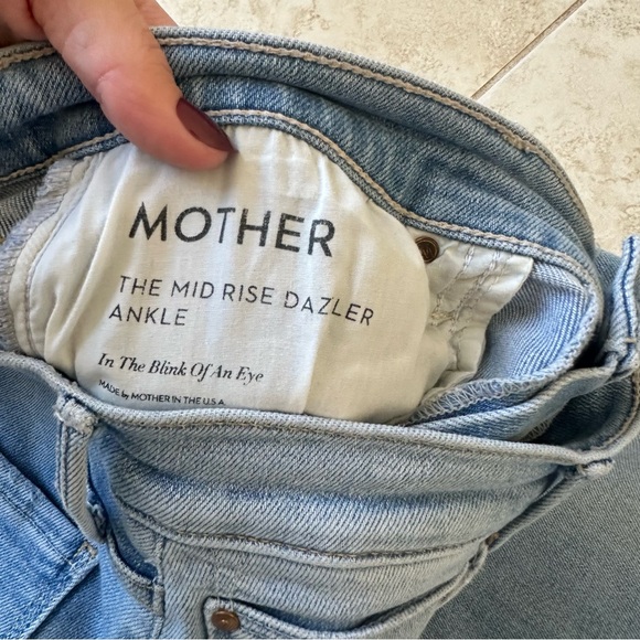 MOTHER Mid Rise Dazzler Ankle Jean Blink of an Eye - Picture 4 of 10